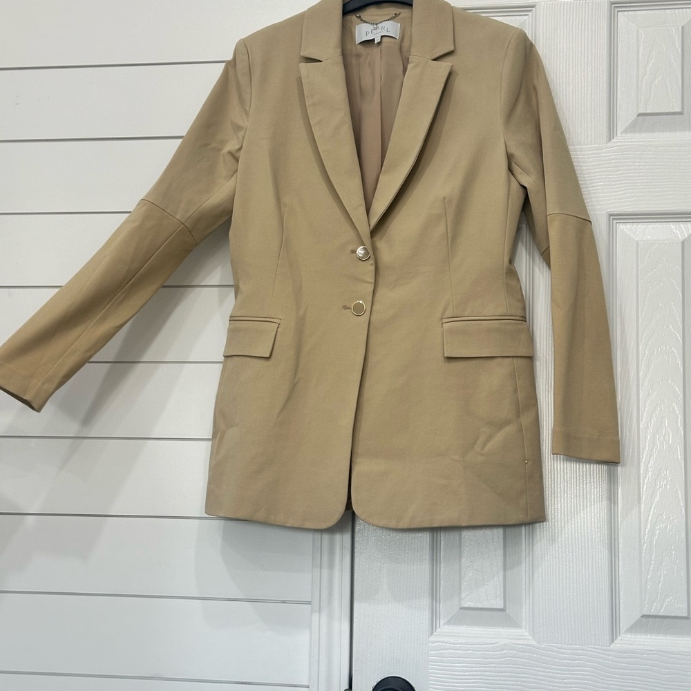 Elegant Beige Women's Blazer